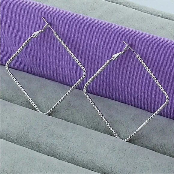 New Beautiful Earrings - Picture 5 of 5